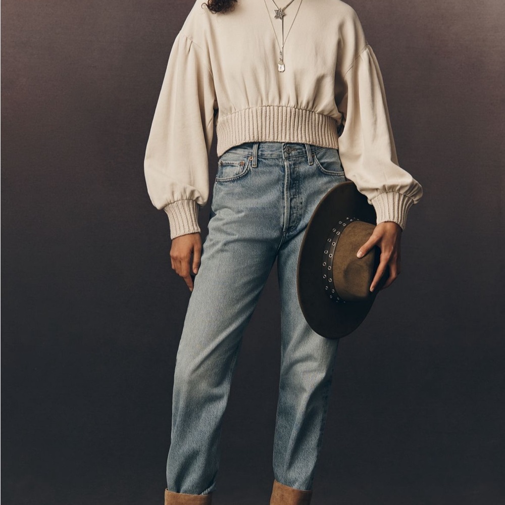 Chic Cream Women's Crop Top - Picture 4 of 8